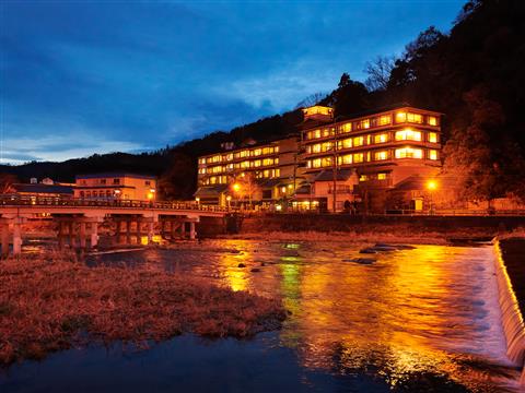 2泊目三朝温泉　三朝薬師の湯万翆楼　外観